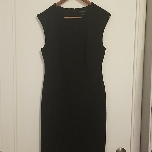 Banana Republic Dresses & Skirts - EUC BR Black bodycon midi dress